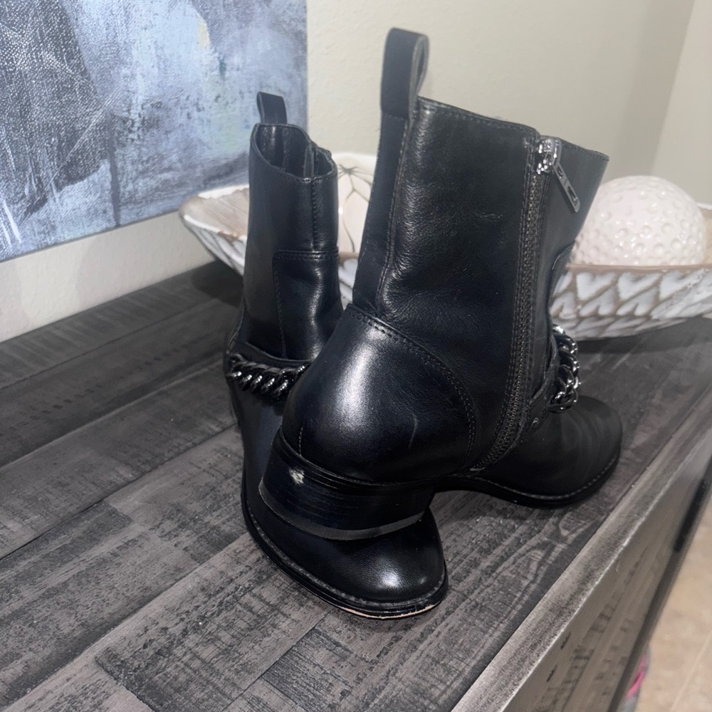 COACH ADELLA CALF LEATHER CHAIN WOMENS FLAT ANKLE BOOT SHOES sZ 7 - Picture 8 of 11